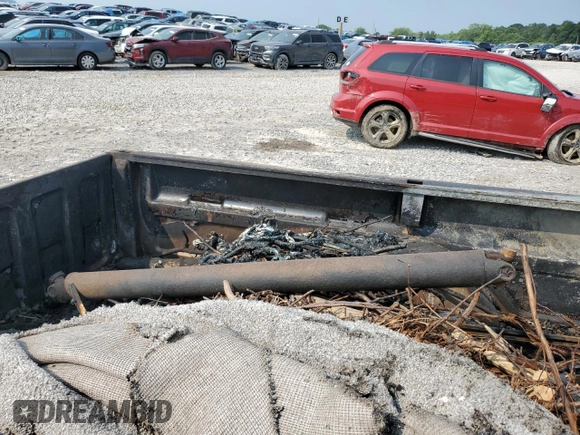 2000 Chevrolet Silverado 2500 z VIN 1GCGK24R0YR118635, wystawiony jako Copart lot #59222665 z przebiegiem Nie podano mil oraz Szkoda całkowita • Salvage title. Historia ofert i sprzedaży dostępna na DreamBid. Obrazek 12.