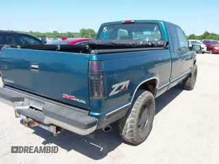 1996 GMC Sierra 1500 z VIN 1GTEK19R6TE514322, wystawiony jako IAAI lot #42253821 z przebiegiem 190 491 mil mil oraz . Historia ofert i sprzedaży dostępna na DreamBid. Obrazek 4.