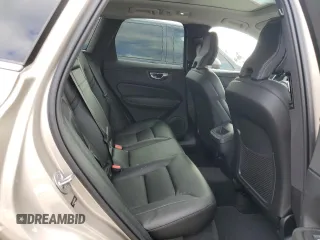2023 Volvo XC60 Core z VIN YV4L12DV4P1260754, wystawiony jako Copart lot #45197974 z przebiegiem 2 741 mil mil oraz . Historia ofert i sprzedaży dostępna na DreamBid. Obrazek 11.