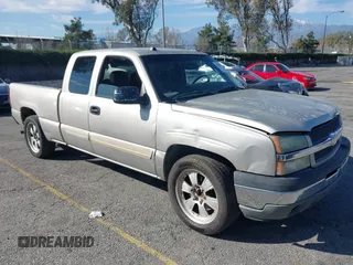 2005 Chevrolet Silverado 1500 LS with VIN 2GCEC19T051261530, listed as a IAAI auction lot 41624941 with 246,685 mi miles. Bid and sale history available at carsss.com. Image 1.