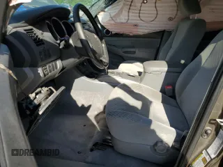 2011 Toyota Tacoma PreRunner z VIN 3TMJU4GNXBM119157, wystawiony jako Copart lot #53353185 z przebiegiem 355 118 mil mil oraz Szkoda całkowita • Salvage title. Historia ofert i sprzedaży dostępna na DreamBid. Obrazek 7.