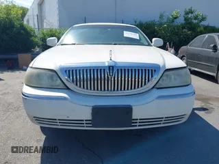2006 Lincoln Town Car Signature z VIN 1LNHM81V46Y634398, wystawiony jako IAAI lot #42140781 z przebiegiem 159 256 mil mil oraz . Historia ofert i sprzedaży dostępna na DreamBid. Obrazek 6.