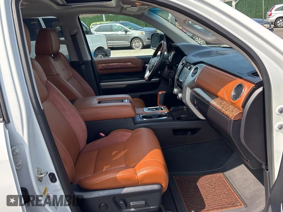2016 Toyota Tundra Platinum z VIN 5TFGW5F12GX198415, wystawiony jako Copart lot #59492555 z przebiegiem 28 731 mil mil oraz Czysty tytuł • Clean title. Historia ofert i sprzedaży dostępna na DreamBid. Obrazek 5.