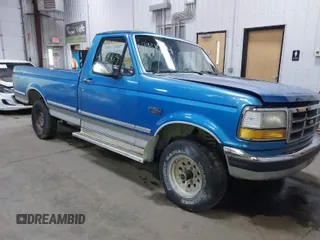 1992 Ford F-150 with VIN 1FTEF14H3NP809819, listed as a IAAI auction lot 41931404 with 2,135,096 mi miles. Bid and sale history available at carsss.com. Image 1.