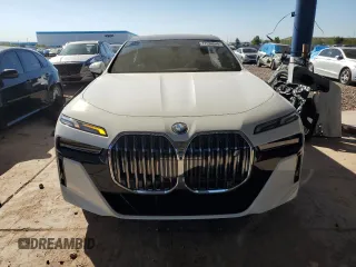 2024 BMW i7 eDrive50 z VIN WBY43EJ06RCR45999, wystawiony jako Copart lot #77538844 z przebiegiem 5756 mil mil oraz Szkody całkowita. Historia ofert i sprzedaży dostępna na DreamBid. Obrazek 5.