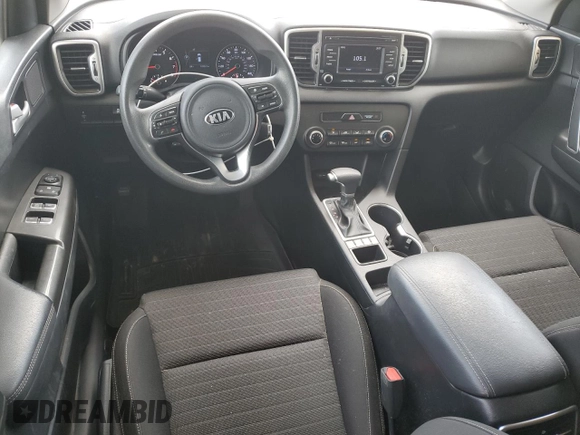 2018 Kia Sportage LX z VIN KNDPMCAC9J7440062, wystawiony jako Copart lot #59215315 z przebiegiem 103 531 mil mil oraz Czysty tytuł • Clean title. Historia ofert i sprzedaży dostępna na DreamBid. Obrazek 8.