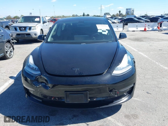 2019 Tesla Model 3 Mid Range z VIN 5YJ3E1EA5KF306816, wystawiony jako IAAI lot #41710916 z przebiegiem 76 222 mil mil oraz . Historia ofert i sprzedaży dostępna na DreamBid. Obrazek 12.