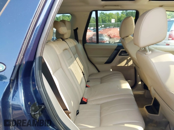 2011 Land Rover LR2 HSE z VIN SALFR2BN9BH235952, wystawiony jako IAAI lot #42489351 z przebiegiem 195 091 mil mil oraz . Historia ofert i sprzedaży dostępna na DreamBid. Obrazek 8.