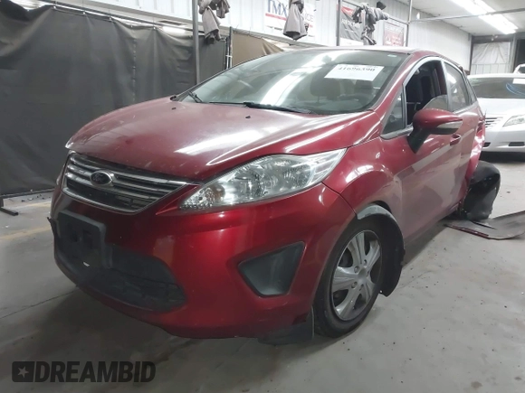 2013 Ford Fiesta SE z VIN 3FADP4BJ9DM167508, wystawiony jako IAAI lot #41696390 z przebiegiem Nie podano mil oraz . Historia ofert i sprzedaży dostępna na DreamBid. Obrazek 2.
