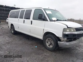 2015 Chevrolet Express Passenger LT z VIN 1GAZG1FG2F1103297, wystawiony jako IAAI lot #41973861 z przebiegiem 493 237 mil mil oraz . Historia ofert i sprzedaży dostępna na DreamBid. Obrazek 1.