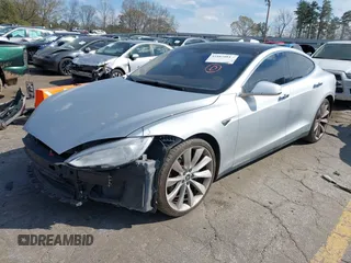 2014 Tesla Model S 60 z VIN 5YJSA1H16EFP28486, wystawiony jako IAAI lot #41887484 z przebiegiem 99 271 mil mil oraz . Historia ofert i sprzedaży dostępna na DreamBid. Obrazek 19.