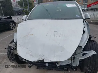 2022 Tesla Model Y Long Range z VIN 7SAYGDEE4NF315356, wystawiony jako IAAI lot #41571151 z przebiegiem 1 056 mil mil oraz . Historia ofert i sprzedaży dostępna na DreamBid. Obrazek 10.