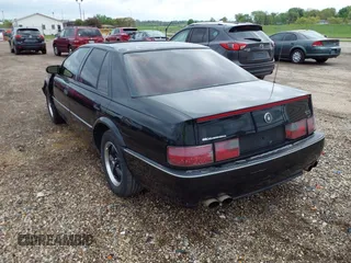 1994 Cadillac Seville STS z VIN 1G6KY5296RU823387, wystawiony jako IAAI lot #42151901 z przebiegiem 165 918 mil mil oraz . Historia ofert i sprzedaży dostępna na DreamBid. Obrazek 3.