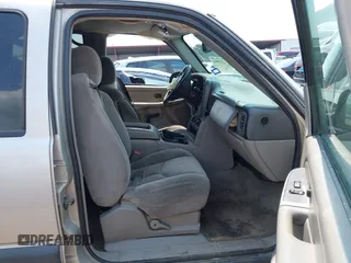 2004 Chevrolet Tahoe LS z VIN 1GNEC13T44R180732, wystawiony jako IAAI lot #42170904 z przebiegiem Nie podano mil oraz . Historia ofert i sprzedaży dostępna na DreamBid. Obrazek 5.