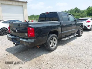 2007 Dodge Dakota SLT z VIN 1D7HW48P27S198997, wystawiony jako IAAI lot #42411491 z przebiegiem 183 825 mil mil oraz . Historia ofert i sprzedaży dostępna na DreamBid. Obrazek 4.