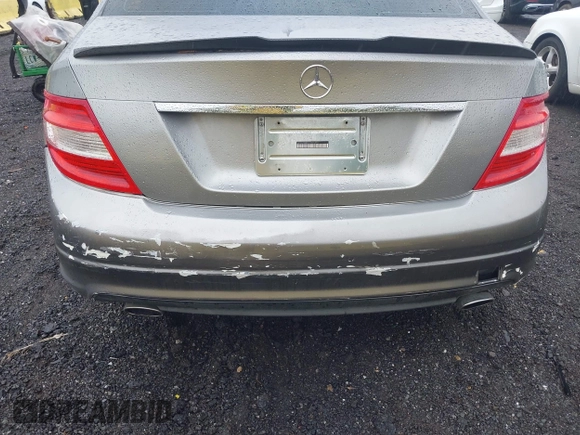 2010 Mercedes-Benz C 300 Sport z VIN WDDGF8BBXAR096359, wystawiony jako IAAI lot #42315575 z przebiegiem 98 293 mil mil oraz . Historia ofert i sprzedaży dostępna na DreamBid. Obrazek 14.