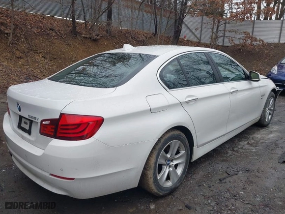 2012 BMW 5 Series 528i xDrive with VIN WBAXH5C51CDW05571, listed as a IAAI auction lot 41452707 with 80,112 mi miles. Bid and sale history available at carsss.com. Image 4.