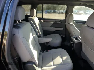 2024 GMC Acadia FWD Elevation z VIN 1GKENKKS8RJ195861, wystawiony jako Copart lot #80364764 z przebiegiem 1351 mil mil oraz Szkody całkowita. Historia ofert i sprzedaży dostępna na DreamBid. Obrazek 11.
