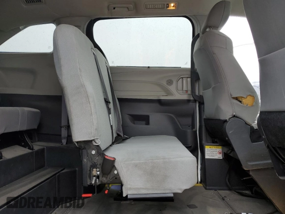 2022 Toyota Sienna LE с VIN 5TDKSKFC3NS070984, выставлен на аукционе Copart как лот 60705265 с пробегом 10 846 миль миль и Чистый • Clean title. История ставок и продаж доступна на DreamBid. Изображение 11.