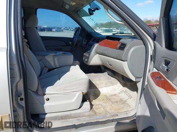 2007 GMC Yukon SLE w/3SA with VIN 1GKFC13C57R317747, listed as a IAAI auction lot 41628540 with 204,705 mi miles. Bid and sale history available at carsss.com. Image 5.