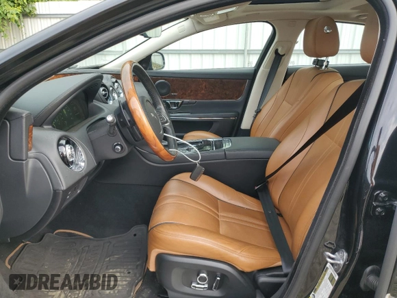 2019 Jaguar XJ R-Sport with VIN SAJWJ1CD1K8W18574, listed as a Copart auction lot 65041445 with 101,072 mi miles and Clean title. Bid and sale history available at DreamBid. Image 7.