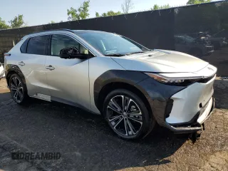 2024 Toyota bZ4X XLE z VIN JTMABACA3RA085576, wystawiony jako Copart lot #64452935 z przebiegiem 8 289 mil mil oraz Czysty tytuł • Clean title. Historia ofert i sprzedaży dostępna na DreamBid. Obrazek 4.