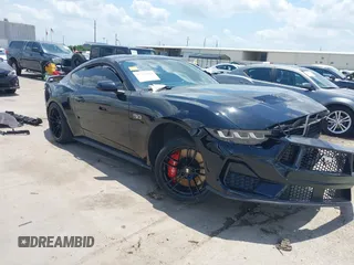 2024 Ford Mustang GT с VIN 1FA6P8CF9R5410189, выставлен на аукционе IAAI как лот 42362963 с пробегом 27 394 миль миль и . История ставок и продаж доступна на DreamBid. Изображение 1.