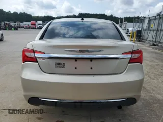 2014 Chrysler 200 Touring z VIN 1C3CCBBB6EN197723, wystawiony jako Copart lot #59495985 z przebiegiem 110 107 mil mil oraz Czysty tytuł • Clean title. Historia ofert i sprzedaży dostępna na DreamBid. Obrazek 6.