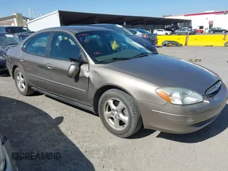 2002 Ford Taurus SES Standard z VIN 1FAFP55262G258908, wystawiony jako IAAI lot #42372185 z przebiegiem 103 612 mil mil oraz . Historia ofert i sprzedaży dostępna na DreamBid. Obrazek 1.