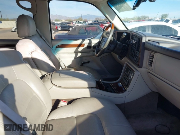 2002 Cadillac Escalade z VIN 1GYEK63N22R101463, wystawiony jako IAAI lot #41621840 z przebiegiem 156 639 mil mil oraz . Historia ofert i sprzedaży dostępna na DreamBid. Obrazek 5.