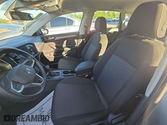 2024 Volkswagen Jetta S z VIN 3VW5M7BU3RM054029, wystawiony jako IAAI lot #42809045 z przebiegiem 22 859 mil mil oraz . Historia ofert i sprzedaży dostępna na DreamBid. Obrazek 7.