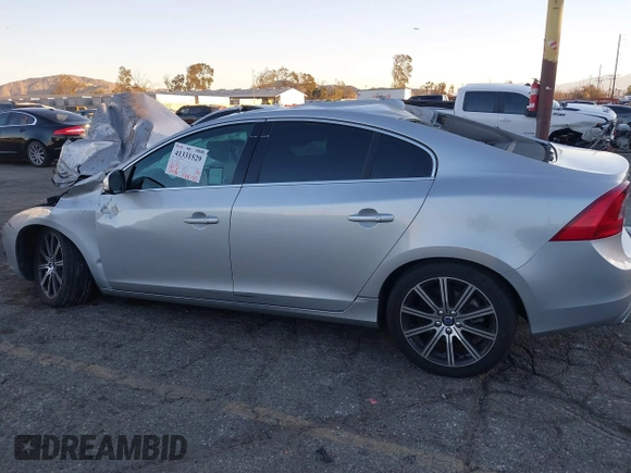 2017 Volvo S60 Inscription with VIN LYV402HK7HB133405, listed as a IAAI auction lot 41331529 with 1 mi miles. Bid and sale history available at carsss.com. Image 14.