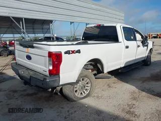 2018 Ford F-250 XL with VIN 1FT7W2B61JEB72858, listed as a IAAI auction lot 42517018 with 193,390 mi miles and . Bid and sale history available at DreamBid. Image 4.