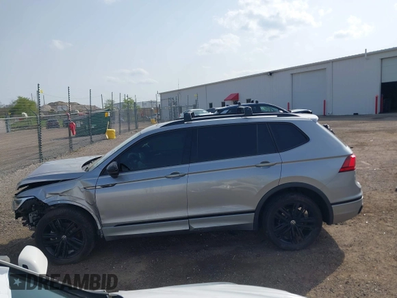 2022 Volkswagen Tiguan SE R-Line Black with VIN 3VV8B7AX7NM030703, listed as a IAAI auction lot 42135974 with 57,116 mi miles and . Bid and sale history available at DreamBid. Image 15.
