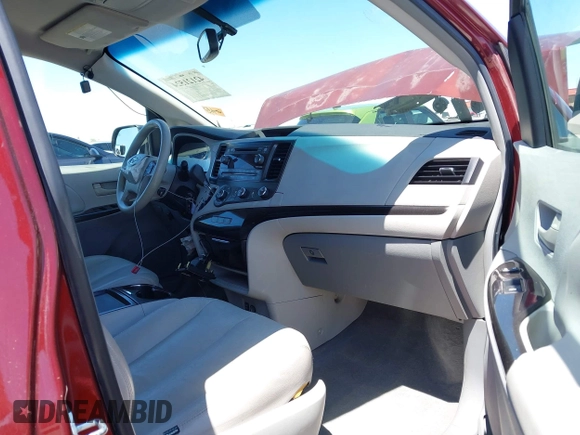 2011 Toyota Sienna LE AAS with VIN 5TDKK3DC2BS118124, listed as a IAAI auction lot 42121524 with 270,284 mi miles. Bid and sale history available at carsss.com. Image 5.