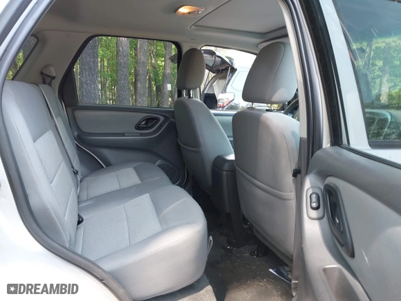 2007 Ford Escape XLT with VIN 1FMCU93167KA51832, listed as a IAAI auction lot 42115125 with 148,584 mi miles. Bid and sale history available at carsss.com. Image 8.