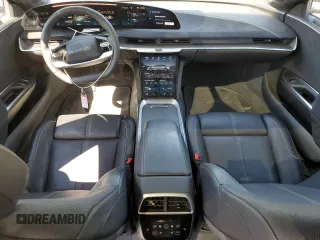 2022 Lucid Air Grand Touring z VIN 50EA1GBA8NA004844, wystawiony jako Copart lot #72620264 z przebiegiem 28 478 mil mil oraz Szkody całkowita. Historia ofert i sprzedaży dostępna na DreamBid. Obrazek 8.
