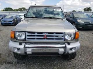 1998 Mitsubishi Montero z VIN JA4MR51RXWJ006418, wystawiony jako Copart lot #54878275 z przebiegiem 225 110 mil mil oraz Szkoda całkowita • Salvage title. Historia ofert i sprzedaży dostępna na DreamBid. Obrazek 5.
