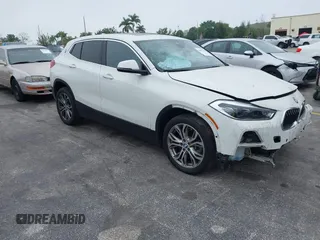 2022 BMW X2 xDrive28i z VIN WBXYJ1C01N5U24768, wystawiony jako IAAI lot #41837753 z przebiegiem 72 028 mil mil oraz . Historia ofert i sprzedaży dostępna na DreamBid. Obrazek 1.