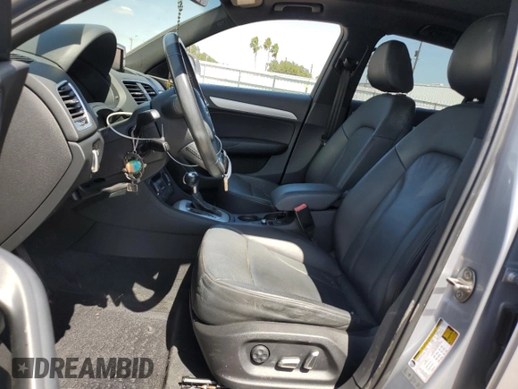 2018 Audi Q3 Premium z VIN WA1BCCFS3JR016890, wystawiony jako Copart lot #52594015 z przebiegiem 63 871 mil mil oraz Szkoda całkowita • Salvage title. Historia ofert i sprzedaży dostępna na DreamBid. Obrazek 7.