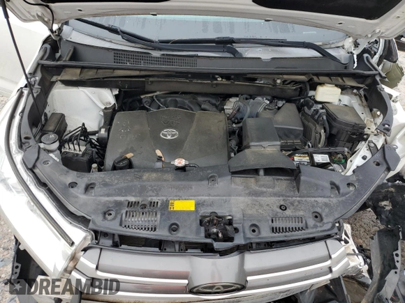 2018 Toyota Highlander SE z VIN 5TDKZRFH1JS543131, wystawiony jako Copart lot #59556625 z przebiegiem Nie podano mil oraz Szkoda całkowita • Salvage title. Historia ofert i sprzedaży dostępna na DreamBid. Obrazek 12.