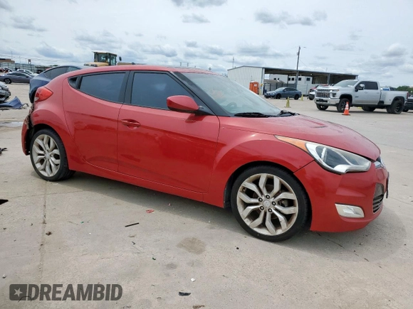 2013 Hyundai Veloster w/Gray Int z VIN KMHTC6AD7DU142655, wystawiony jako Copart lot #56233005 z przebiegiem 181 297 mil mil oraz Czysty tytuł • Clean title. Historia ofert i sprzedaży dostępna na DreamBid. Obrazek 4.