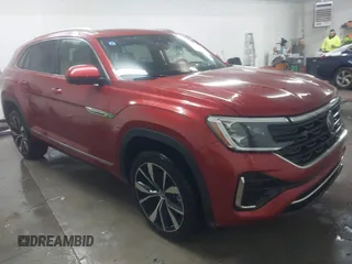 2024 Volkswagen Atlas SEL Premium R-Line z VIN 1V2FE2CA8RC234019, wystawiony jako IAAI lot #41301371 z przebiegiem 7 152 mil mil oraz . Historia ofert i sprzedaży dostępna na DreamBid. Obrazek 1.
