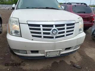 2007 Cadillac Escalade z VIN 1GYFK63837R304030, wystawiony jako IAAI lot #42198618 z przebiegiem 202 093 mil mil oraz . Historia ofert i sprzedaży dostępna na DreamBid. Obrazek 6.