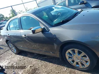 2012 Lincoln MKZ z VIN 3LNHL2GC1CR824871, wystawiony jako IAAI lot #42622399 z przebiegiem 155 315 mil mil oraz . Historia ofert i sprzedaży dostępna na DreamBid. Obrazek 14.
