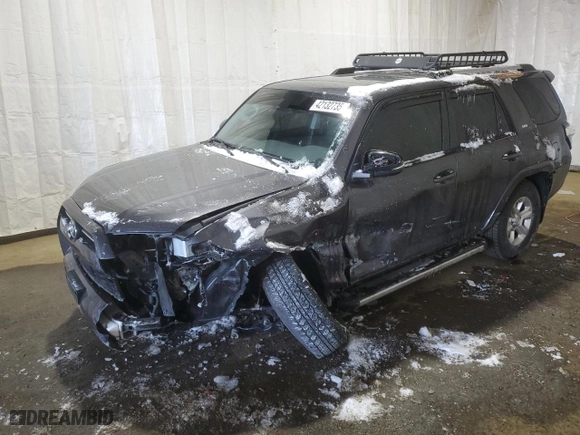 2022 Toyota 4Runner SR5 Premium with VIN JTENU5JR9N6087224, listed as a Copart auction lot 42132735 with 32,696 mi miles and Salvage Title. Bid and sale history available at carsss.com. Image 1.