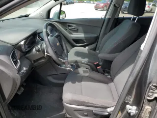 2020 Chevrolet Trax LS z VIN 3GNCJNSB7LL273019, wystawiony jako Copart lot #56684175 z przebiegiem 69 822 mil mil oraz Szkoda całkowita • Salvage title. Historia ofert i sprzedaży dostępna na DreamBid. Obrazek 7.