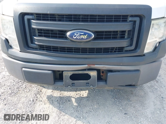 2013 Ford F-150 XL z VIN 1FTMF1CM6DFC50916, wystawiony jako IAAI lot #42417092 z przebiegiem 274 435 mil mil oraz . Historia ofert i sprzedaży dostępna na DreamBid. Obrazek 21.