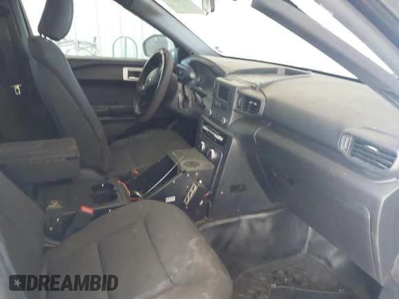 2020 Ford Police Interceptor Utility z VIN 1FM5K8AB0LGD08226, wystawiony jako IAAI lot #42413248 z przebiegiem Nie podano mil oraz . Historia ofert i sprzedaży dostępna na DreamBid. Obrazek 5.