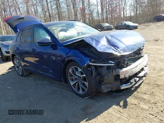 2021 Audi e-tron Premium Plus z VIN WA1LAAGE3MB018496, wystawiony jako IAAI lot #41898780 z przebiegiem 73 133 mil mil oraz . Historia ofert i sprzedaży dostępna na DreamBid. Obrazek 1.